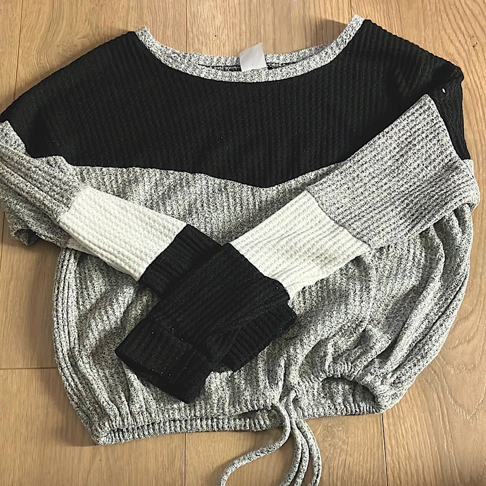 Cute long sleeve, perfect for the kiddos have an amazing day, love y’all
